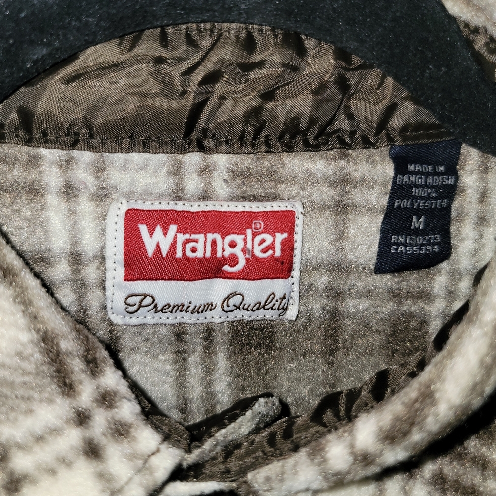 Button up - Picture 3 of 3